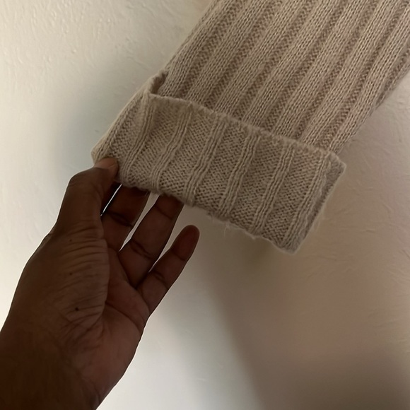 Forever 21 Drop-Sleeve Crew Sweater. Size M. Gently used - Picture 3 of 5